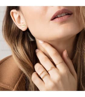 Anello da donna in oro giallo. Anello solitario in oro 18 carati. Gioielli online.
