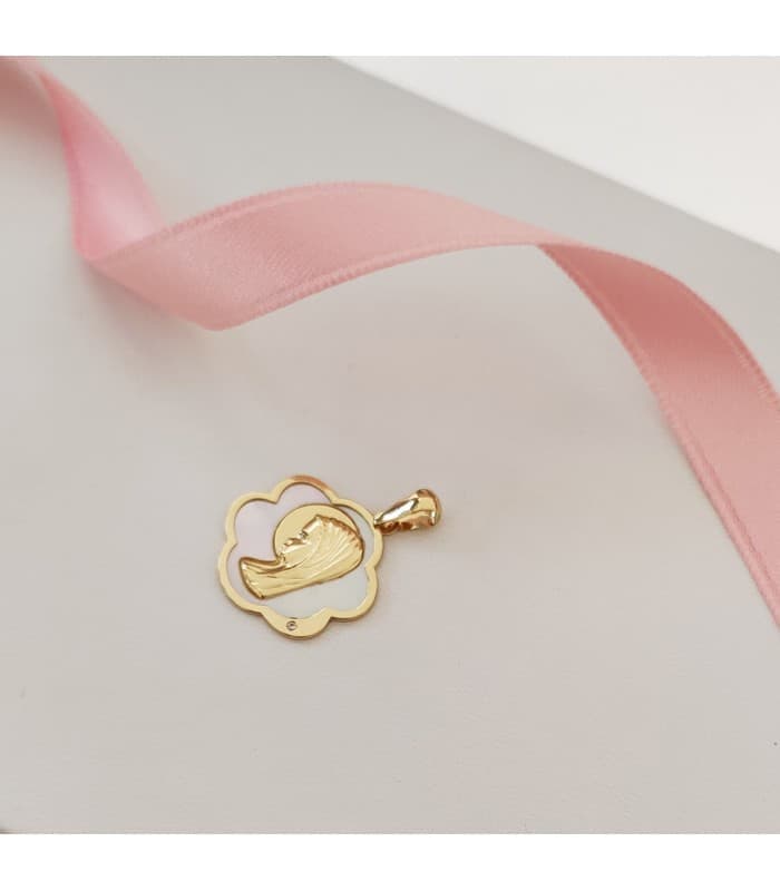 Medalla religiosa Comunión Oro 18K Virgen niña Nácar Flor regalo joya personalizada