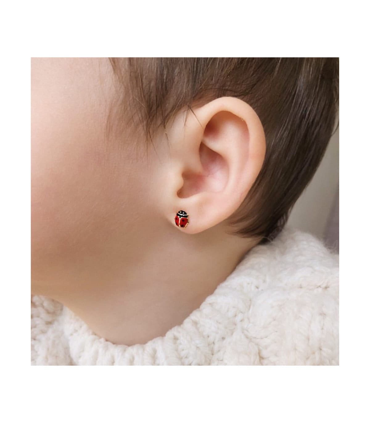 Orecchini a forma di coccinella in oro 18 carati. Neonata e bambina piccola.