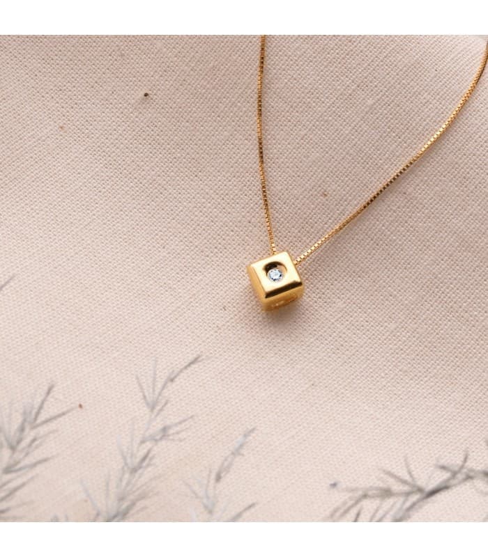 Gargantilla de mujer en oro amarillo con diamante. Comprar joyas online. Oro 18 kilates.
