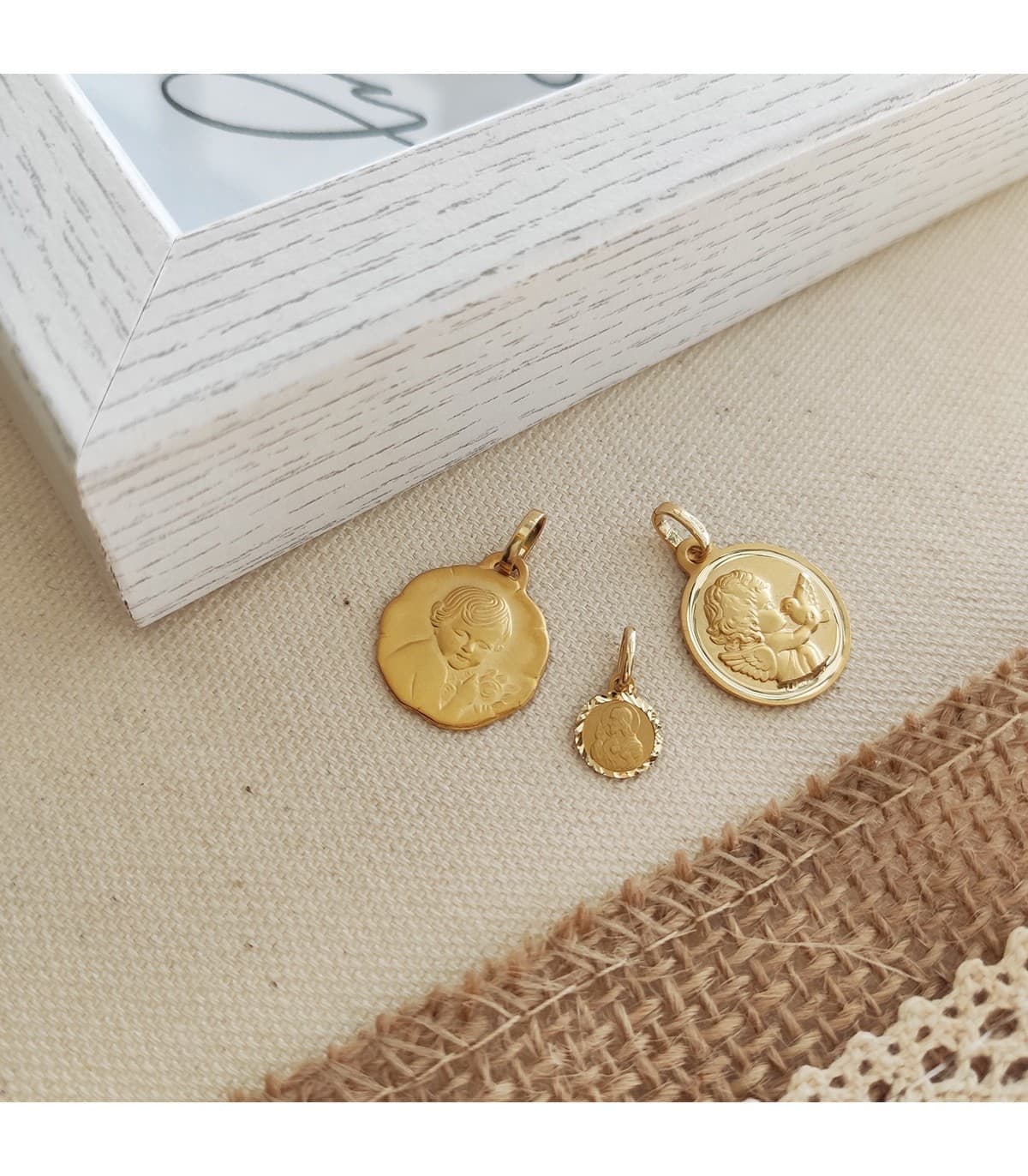 Medalla Corazón de Jesús mini oro 18ktes - medallas para bebé - regalos bautizo