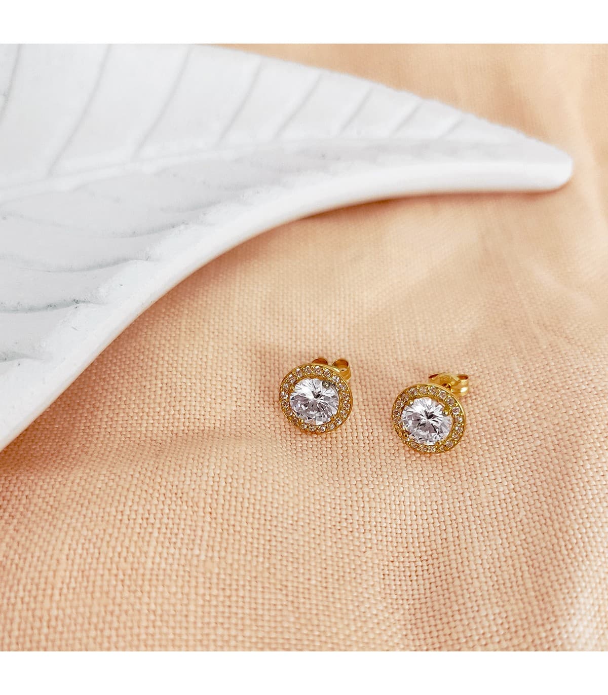 Orecchini punto luce Candida, ideale da donna, in oro giallo 18kt rosetta con zircone