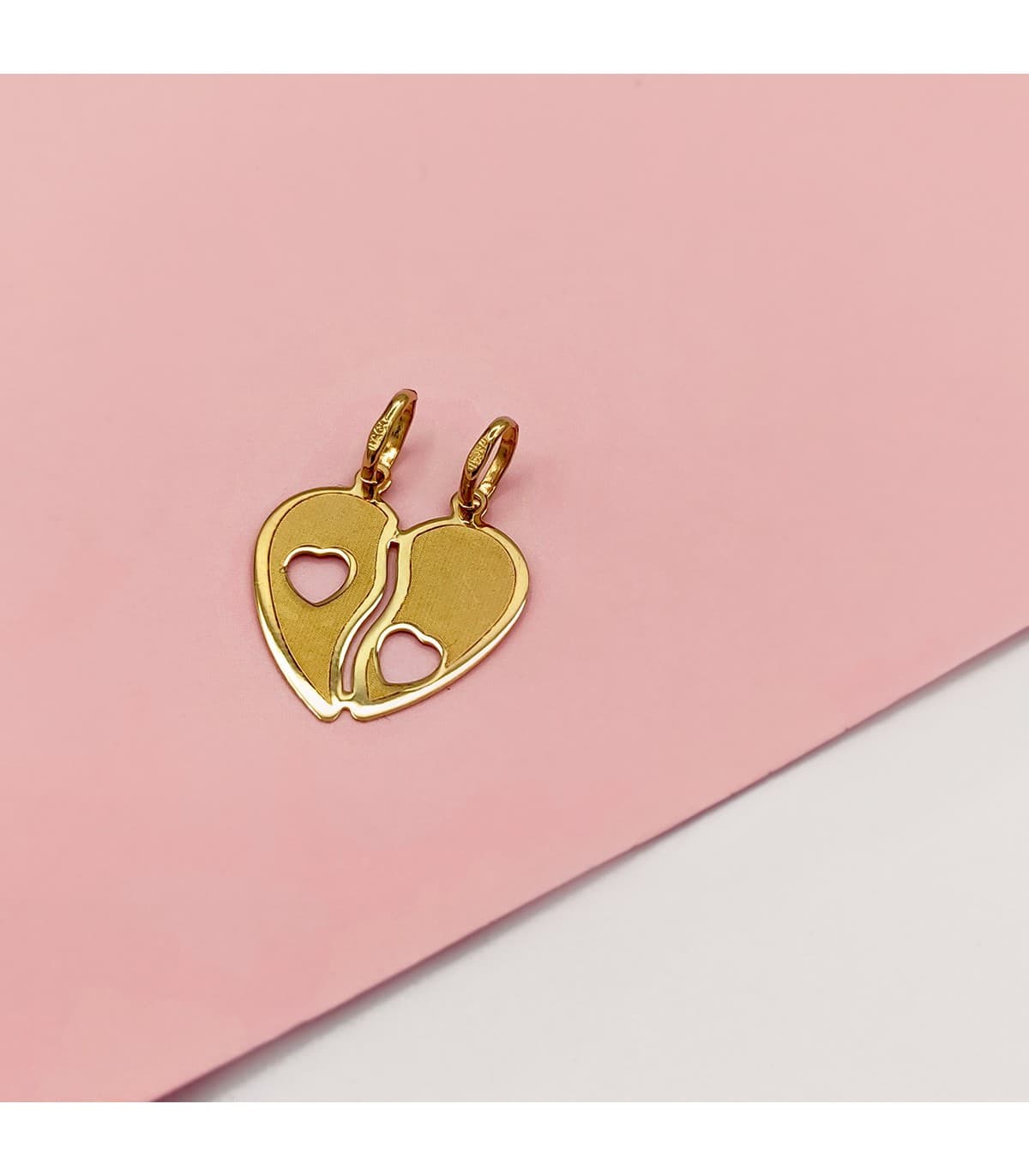 Ciondolo cuore spezzato con incisione in oro giallo 750, regalo per coppie a San Valentino