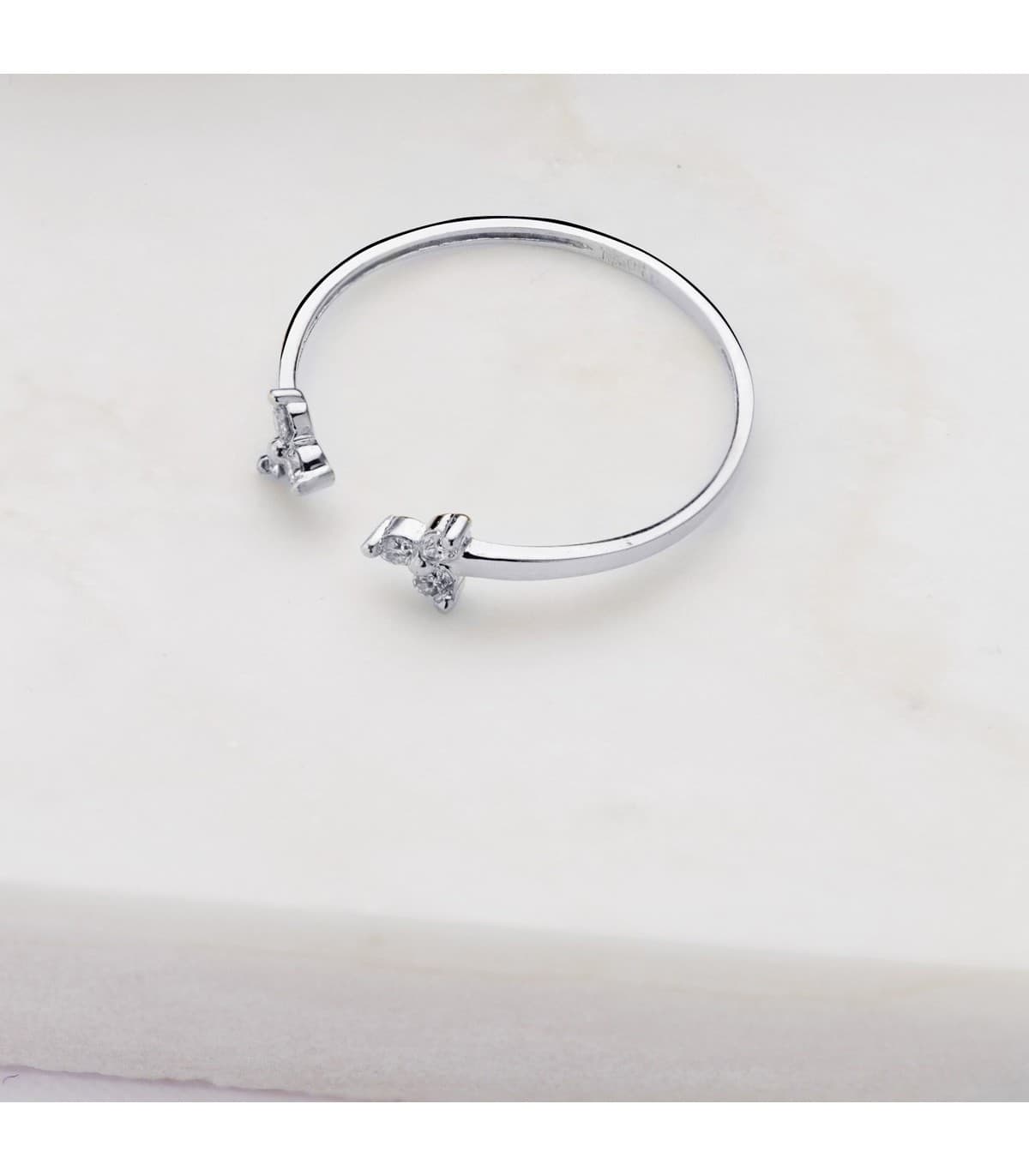 Anillo en oro blanco con diamantes. Sortija de mujer 18 kilates. Joyería online, Alda Joyeros.