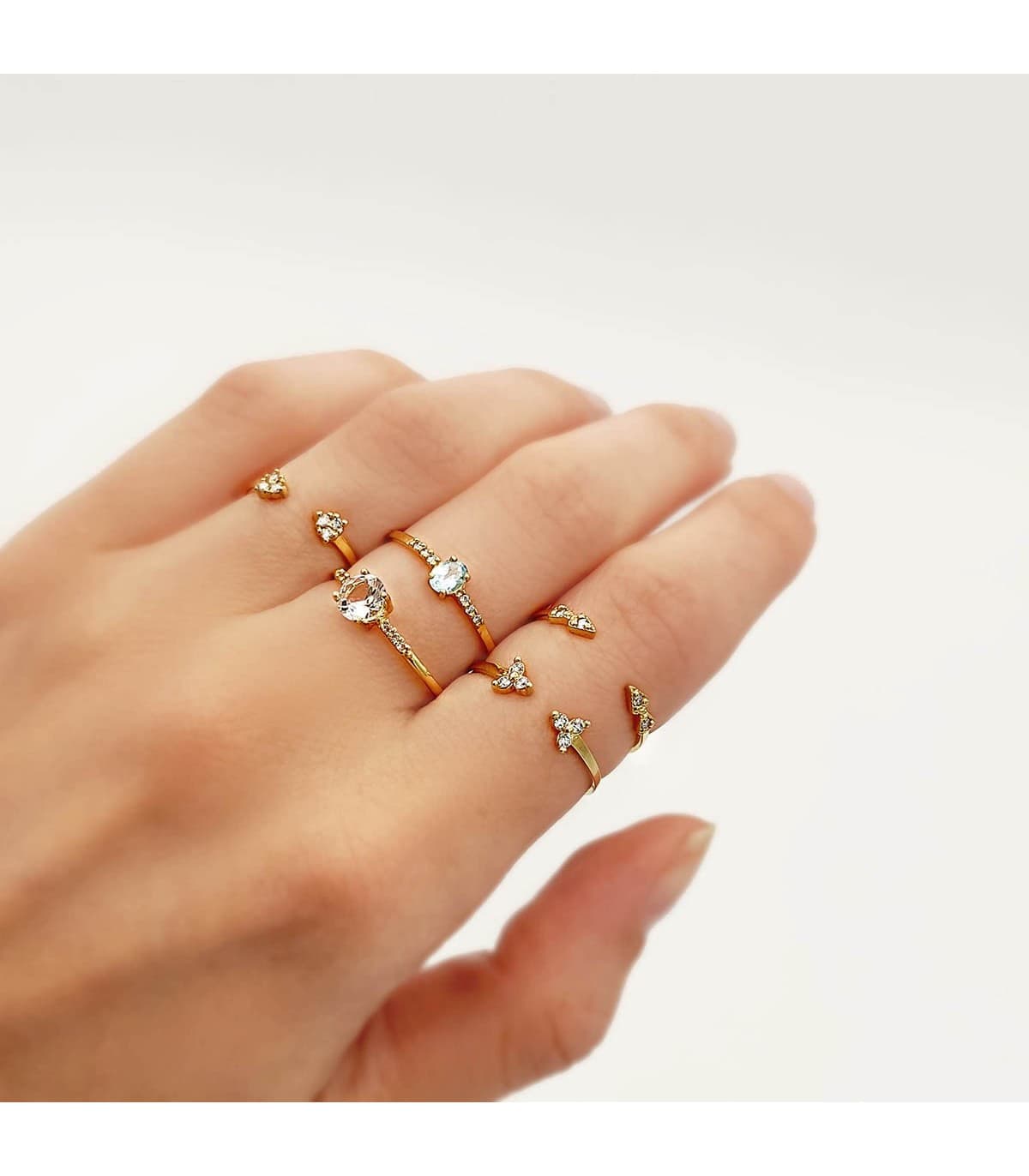 Anillos de mujer con piedras preciosas. Anillos en oro amarillo con diamantes. Joyería online.