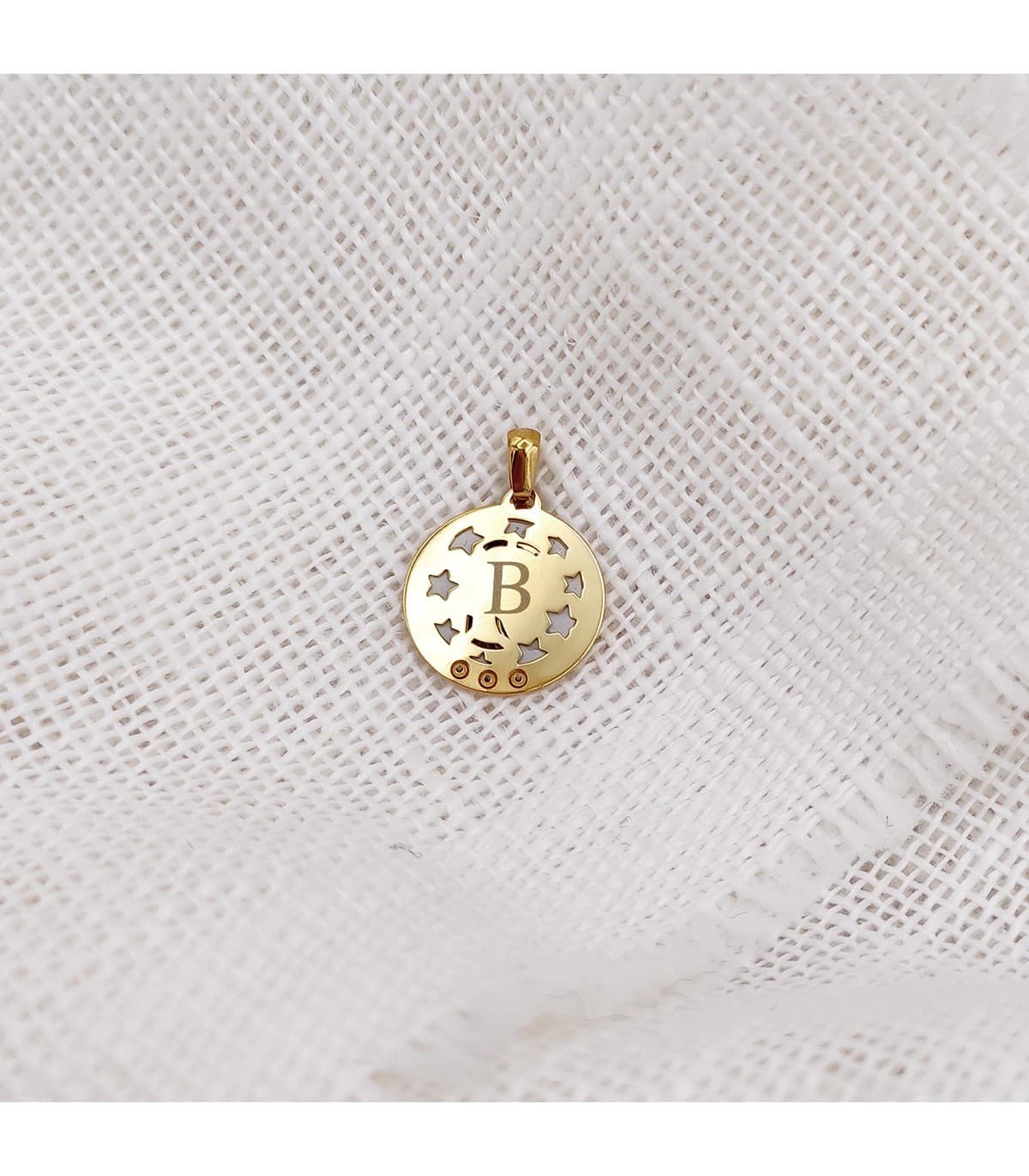 Medalla Comunión Oro 18K Virgen niña Nácar