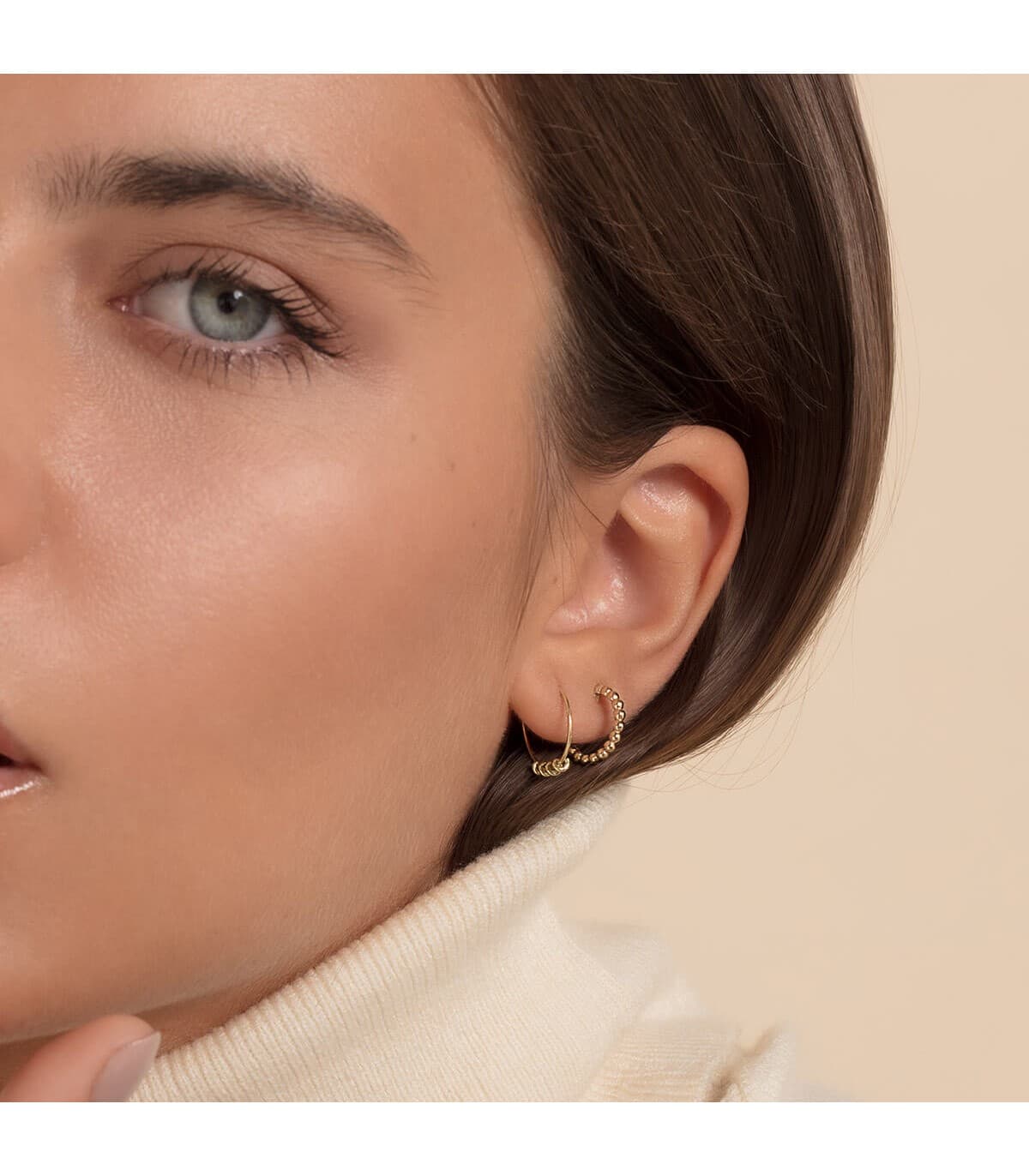 Boucle d'oreille créole avec motif spirale