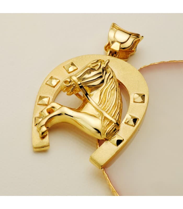 Ciondolo in oro con cavallo e ferro di cavallo  60 mm | Gioielli portafortuna da uomo
