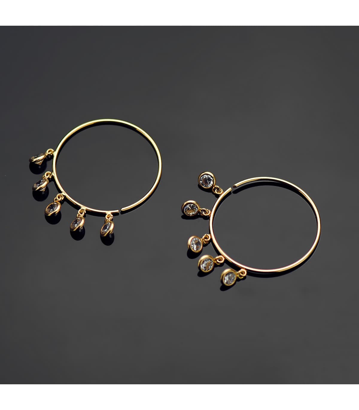 Cerchi sottili con pendenti punto luce pendenti - ORO GIALLO 750