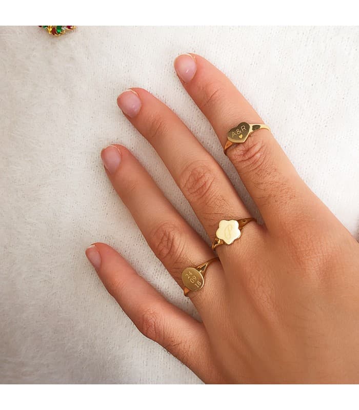 Anelli oro 750 ‰, Chevalier con incisione iniziale, gioielli donna.