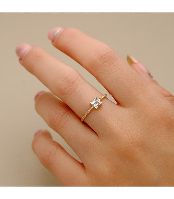 Solitario de mujer. Anillo con piedra preciosa Aguamarina. Joyería online, Alda Joyeros.