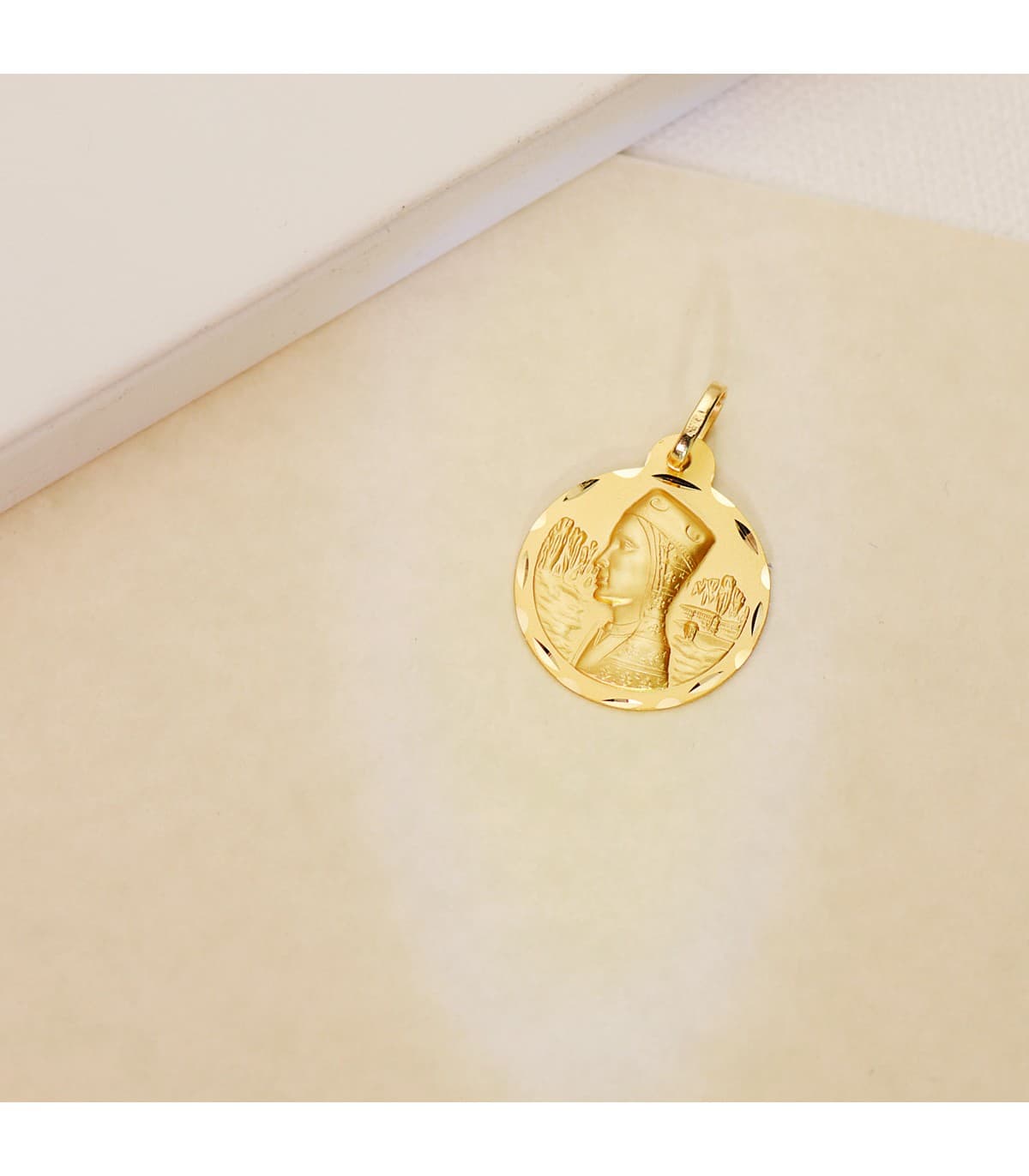 Medalla oro Virgen de Montserrat 18 Ktes 20mm joya religiosa personalizada grabado comunion