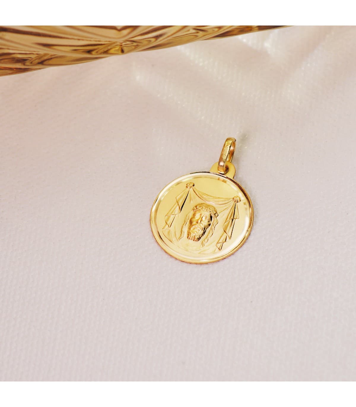 Alda Joyeros, joyería online. Medalla Cristo Santa Faz Oro 18K 18mm Bisel