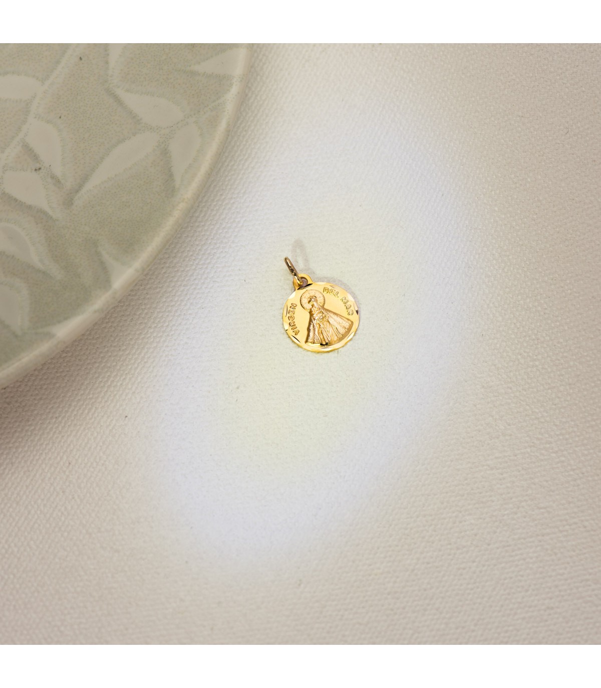 Medalla DE Oro Virgen del Mar tallada 14mm