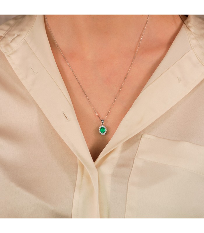 Pendentif pour femme en or blanc 18 carats avec pierre émeraude et diamants. Pendentif avec pierre précieuse.