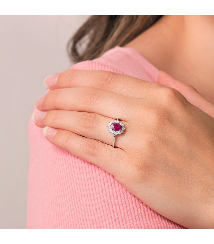 Bague pour femme avec diamants. Bague pierre rouge. Or blanc 18 carats.