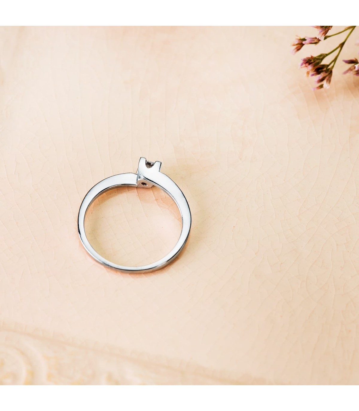 Bague diamant or blanc 18 carats. Diamant solitaire Lorien 0.150 ct. Bijouterie en ligne.