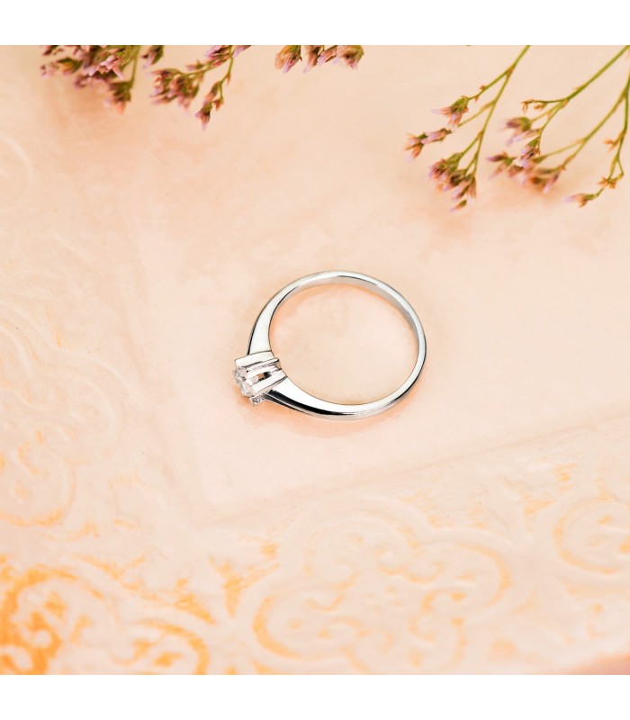 Bague solitaire or blanc 18K Amalfi. Solitaires avec diamant 0.200 ct. Alda Joyeros.