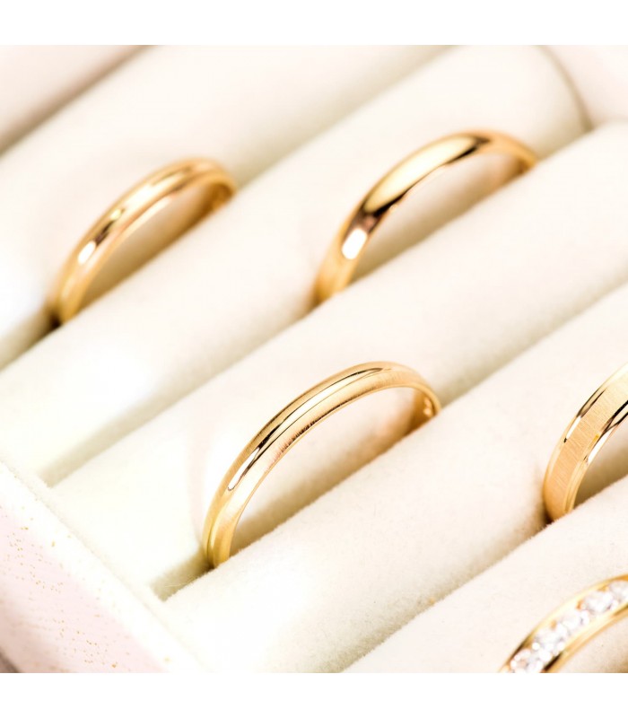 Fede nuziale 3 mm oro 18 carati. Anello modello Clarissa. Gioielleria online.
