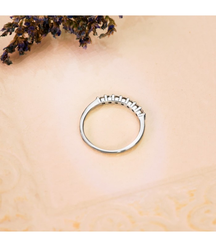 Bague de fiançailles en or blanc. Acheter bague de mariage avec diamants en ligne.
