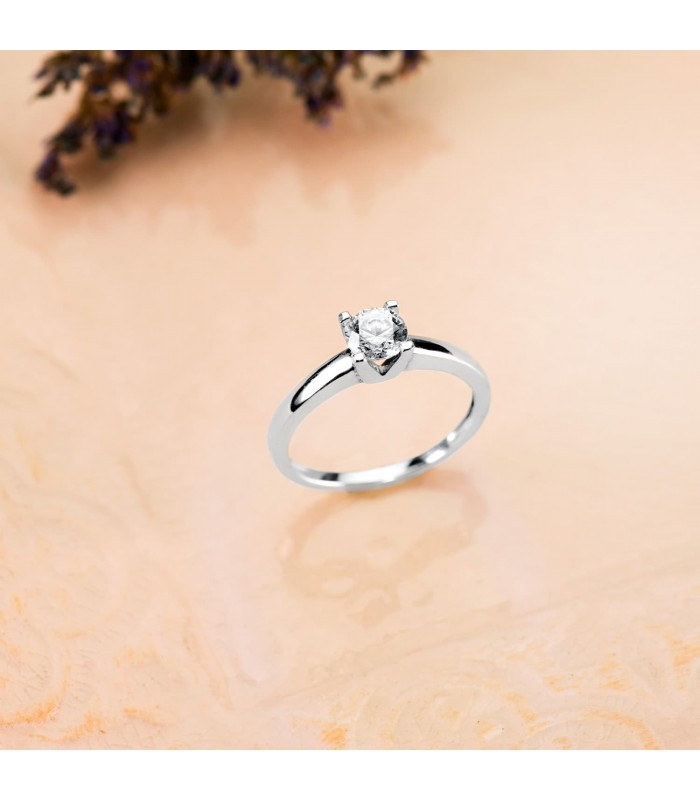 Anillo de compromiso oro blanco 750/1000. Solitario Parisee 0.500 quilates.