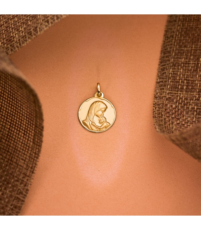 Medalla virgen madre oro