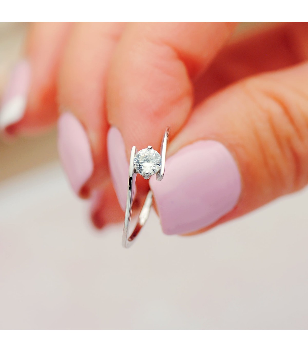 Verlobungsring Weißgold 18K | Solitär-Ring BLANCA mit weißer Zirkonia, Brillantschliff, ca. Ø 4 mm