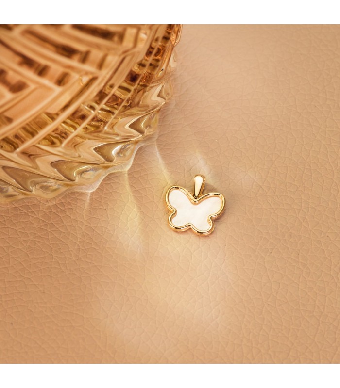 Colgante Mujer Mariposa Nácar Oro Amarillo 18 ktes