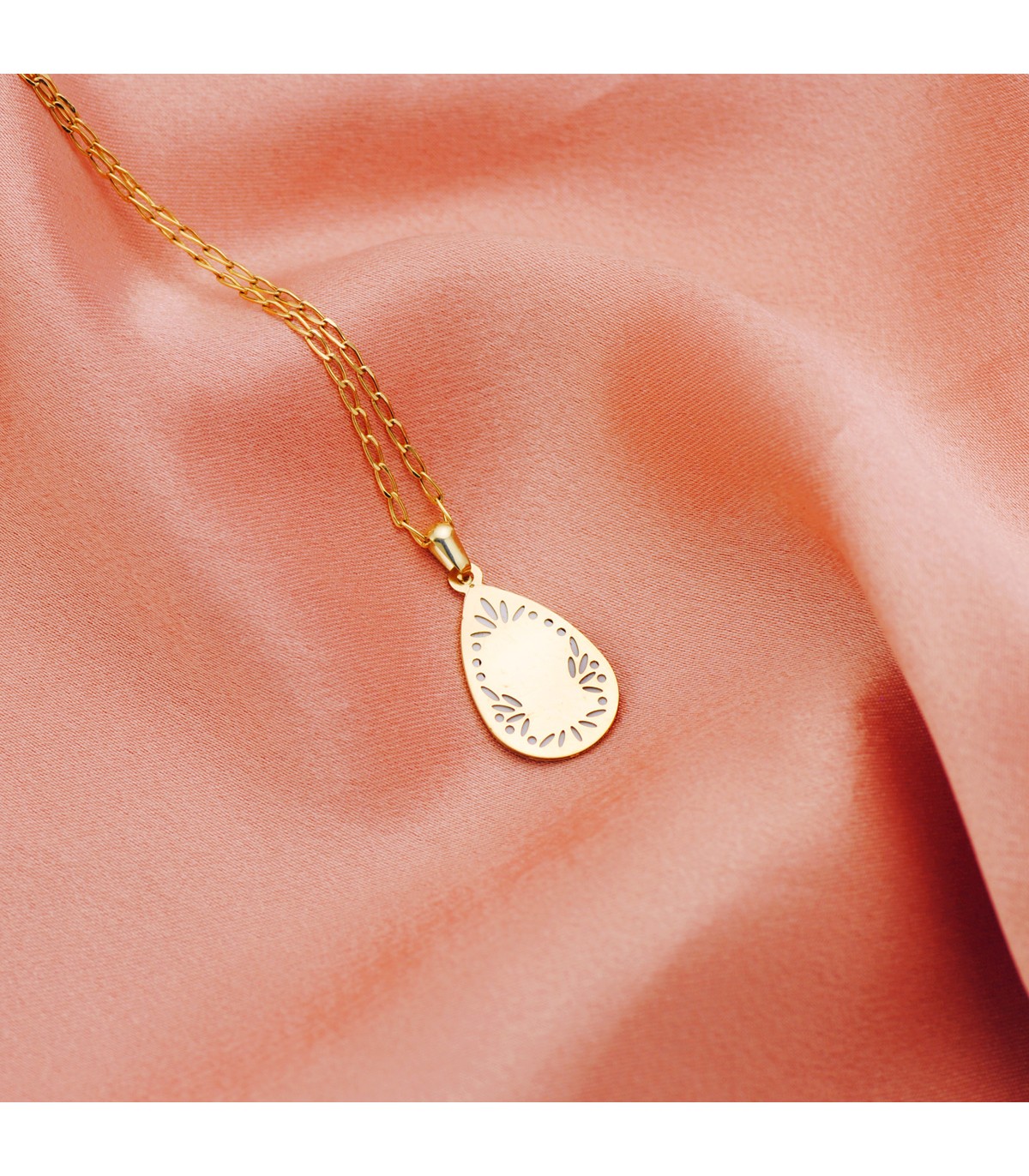 Medalla Comunión Oro 18K Virgen niña Nácar Gota
