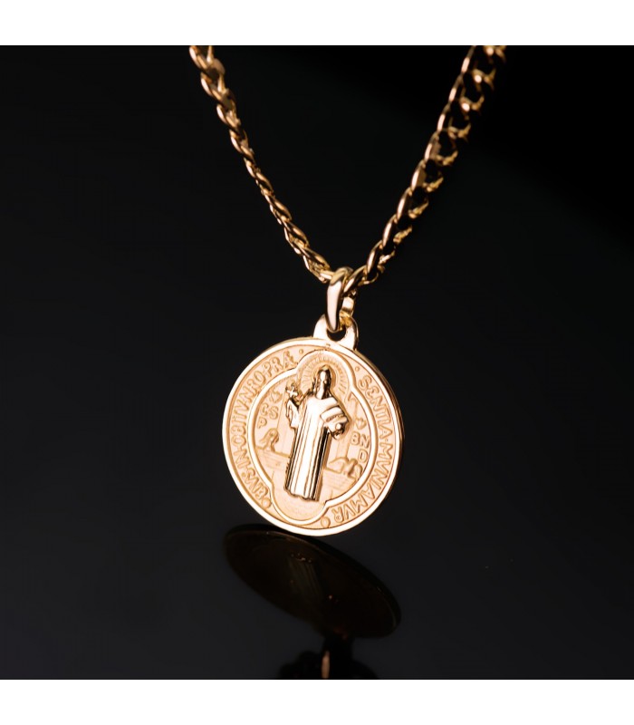 Médaille ronde avec l'image de Saint-Benoît tenant une croix dans sa main droite, symbole chrétien, 18mm.