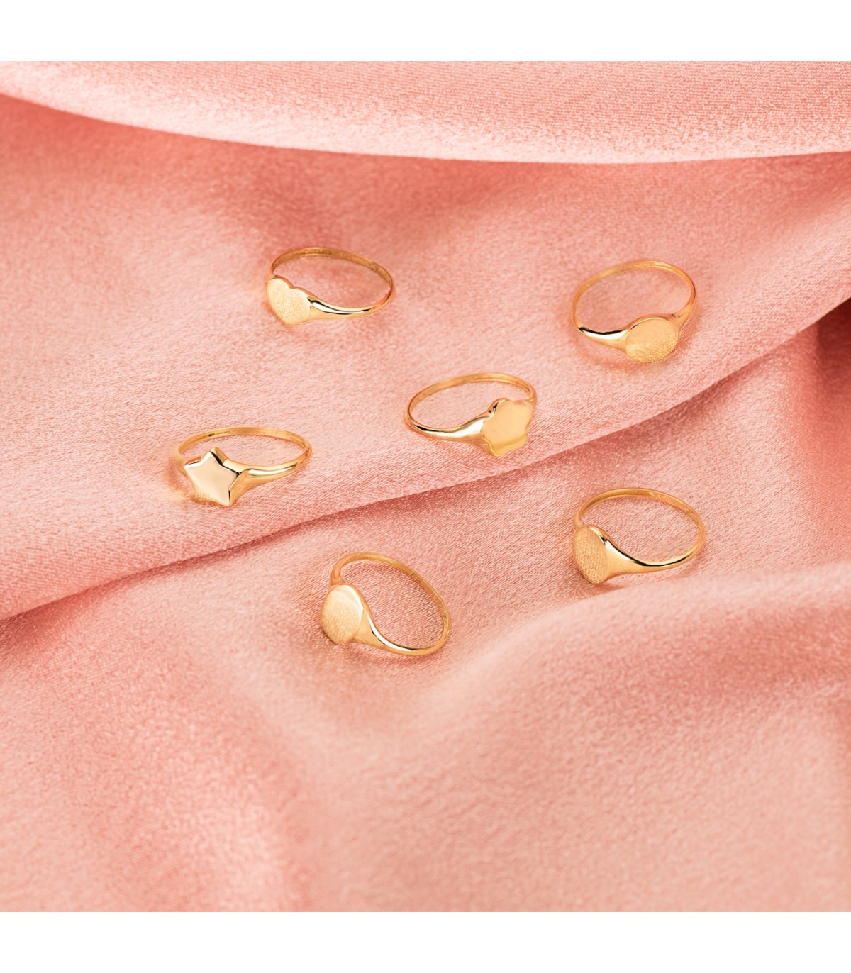 Anelli donna in oro con incisione, collezione Sign Chevalier: fiore, cuore, stella, ovale.