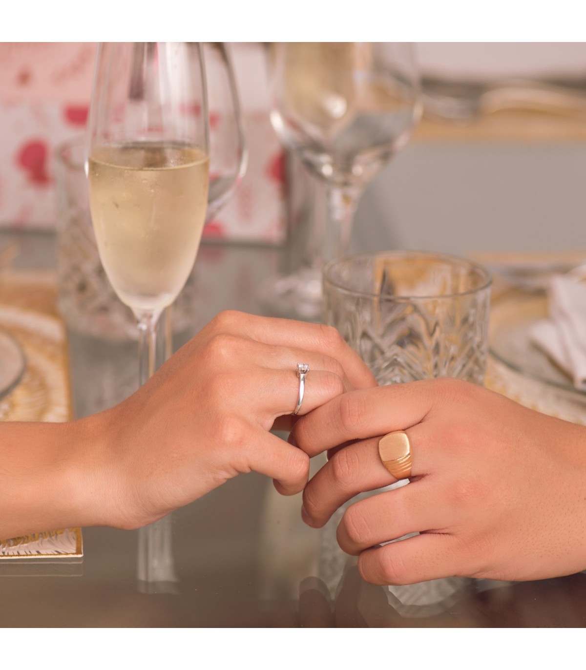 Anelli di fidanzamento Parisee in oro bianco 18 Kt. Anello con diamante solitario.