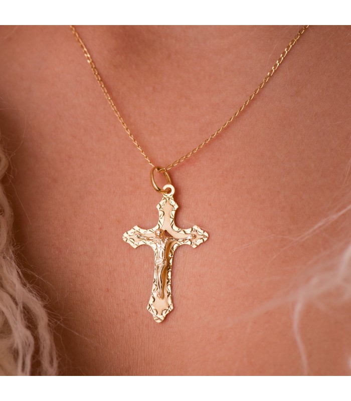 Croix Gothique Christ facetté Or 18K 35mm