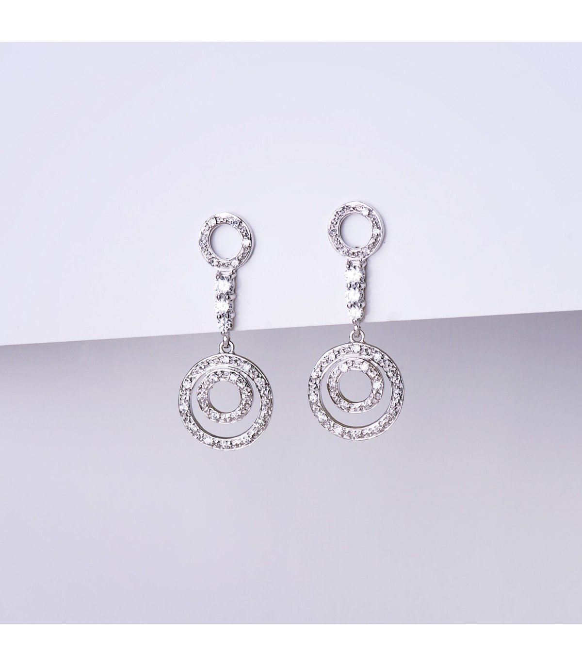 Boucles d'oreilles Or blanc 18 cts pendantes rondes. Rennes