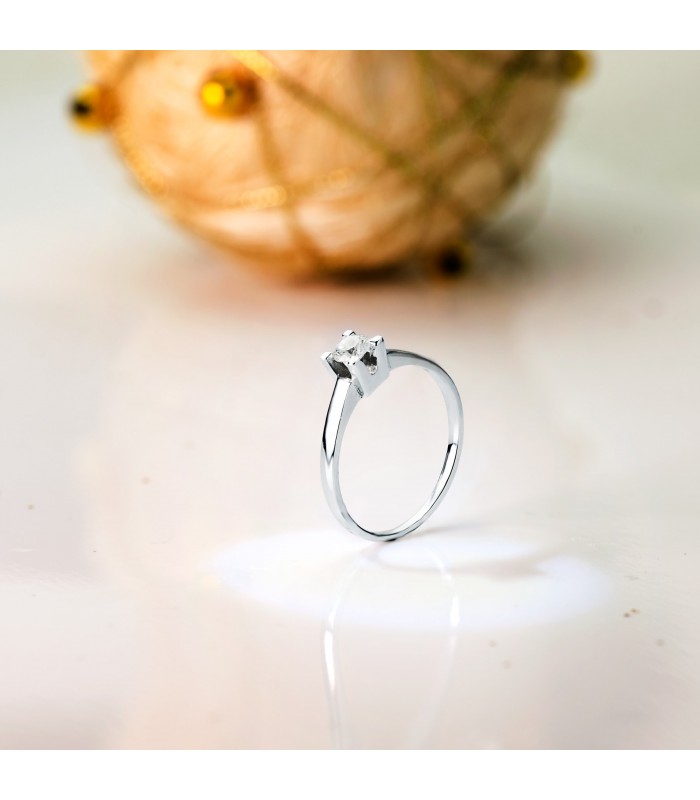 Anello solitario in oro bianco. Anello di fidanzamento Parisee donna.