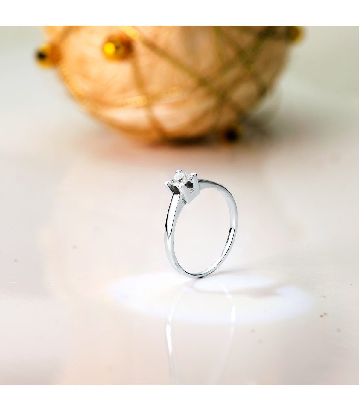Solitario compromiso Parisee Diamantes quilates alta joyería oro blanco 18 kilates