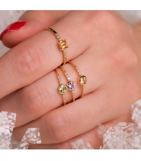 Bague femme avec pierre verte et diamants. Solitaire en or jaune 18 carats. 750/1000.
