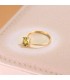 Anillo de oro amarillo con piedra natural