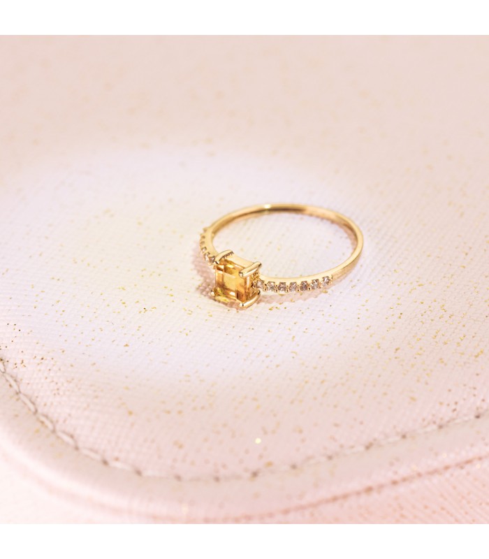 Anillo Loren con piedra semipreciosa citrino y diamantes. Anillo de mujer en oro 18 kilates.