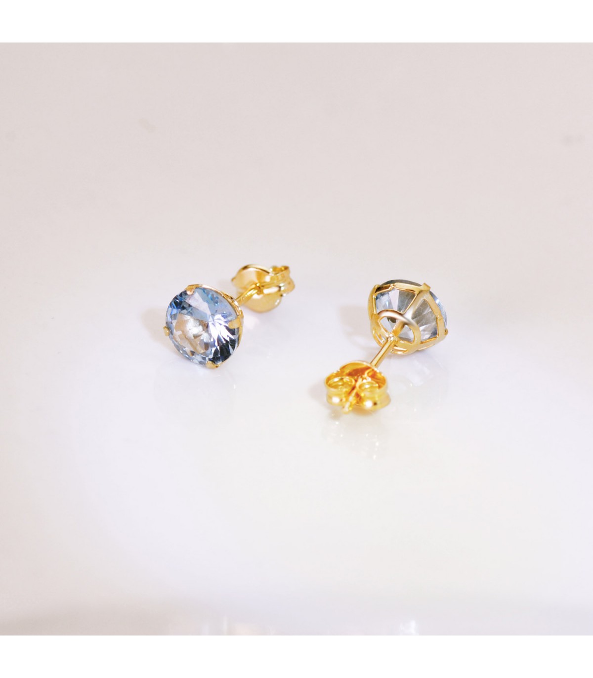 Kleine Ohrstecker mit blauen Zirkonia-Steinen – Ohrringe Enola 18 Karat Gold Aquamarin | Damenschmuck