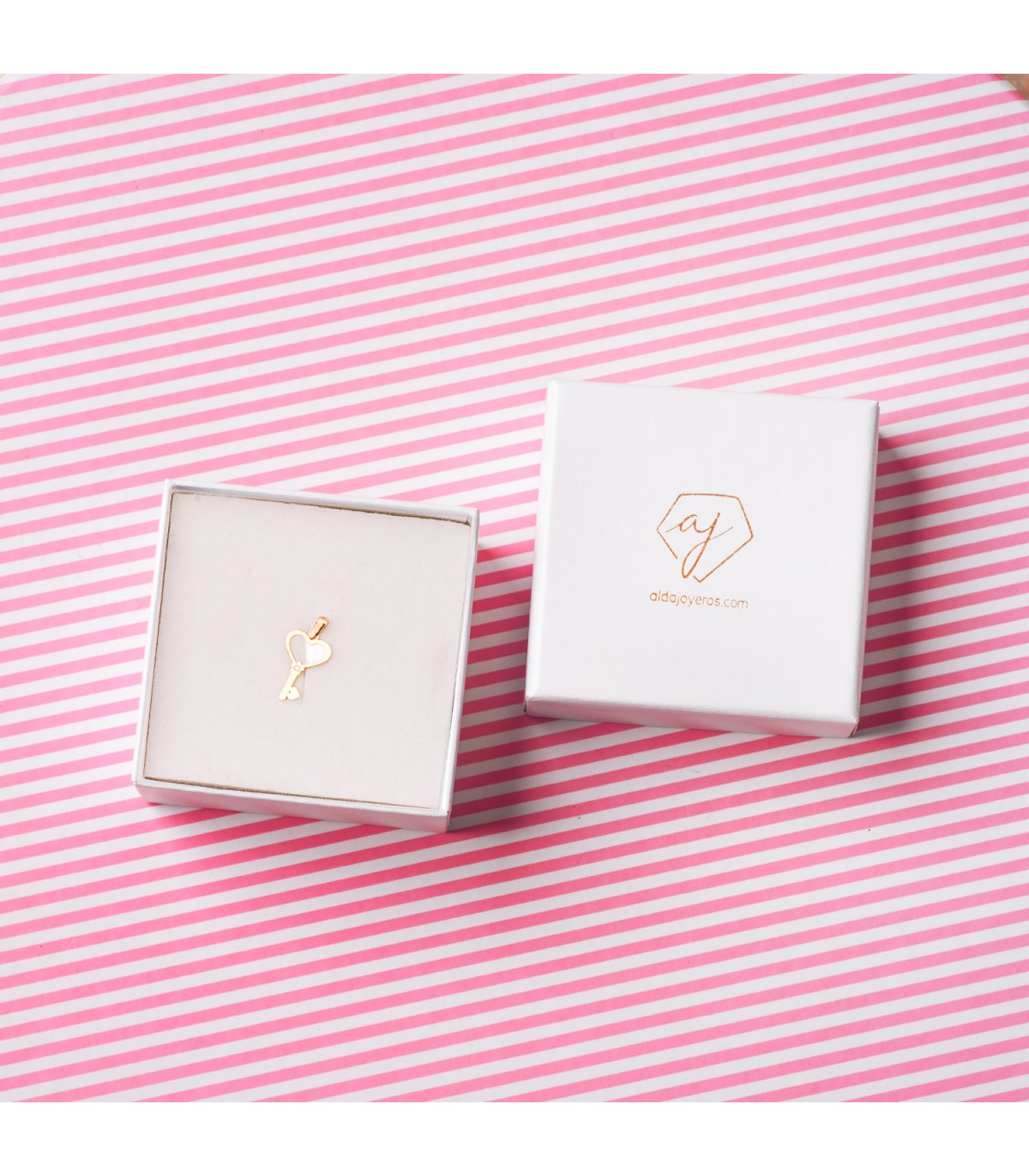Colgante Llave Corazón Nácar Oro 18K - colgantes enamorados - colgante pareja