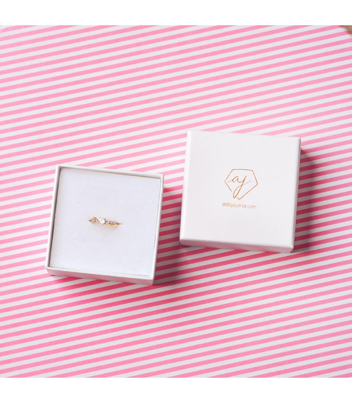 Raffinierter Verlobungsring mit Zirkonia Pavé, Modell VENNETIA Gelbgold, bei ALDA