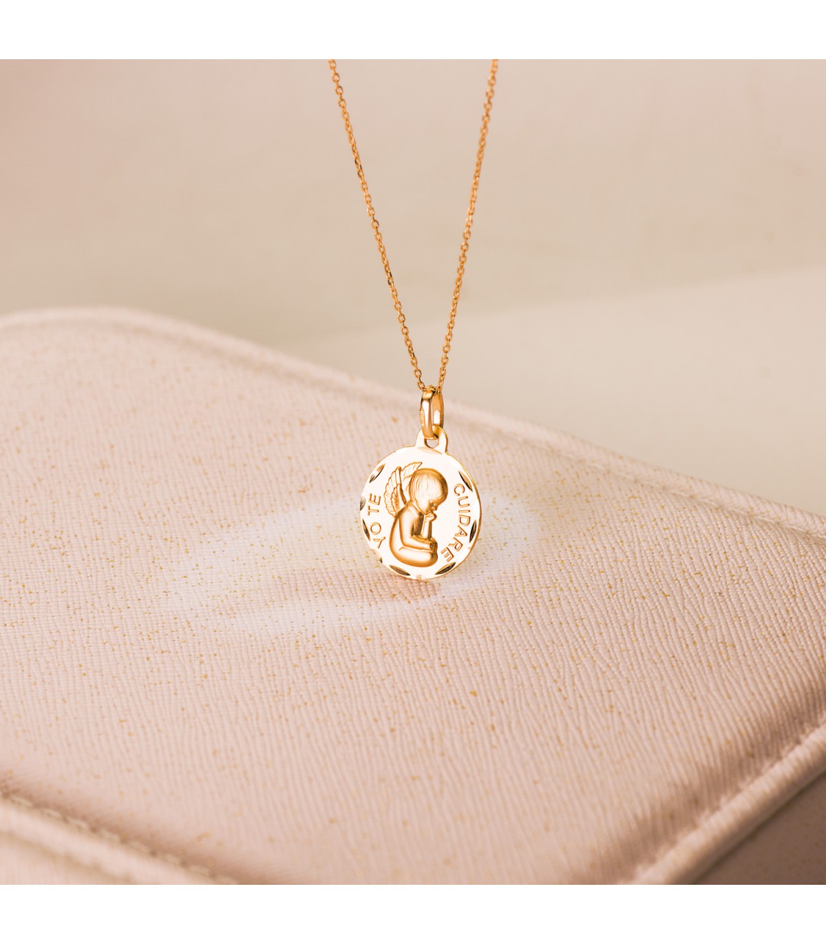 Medalla Ángel Yo te cuidaré 18K 16mm Tallada | colgantes personalizados, medallas religiosas