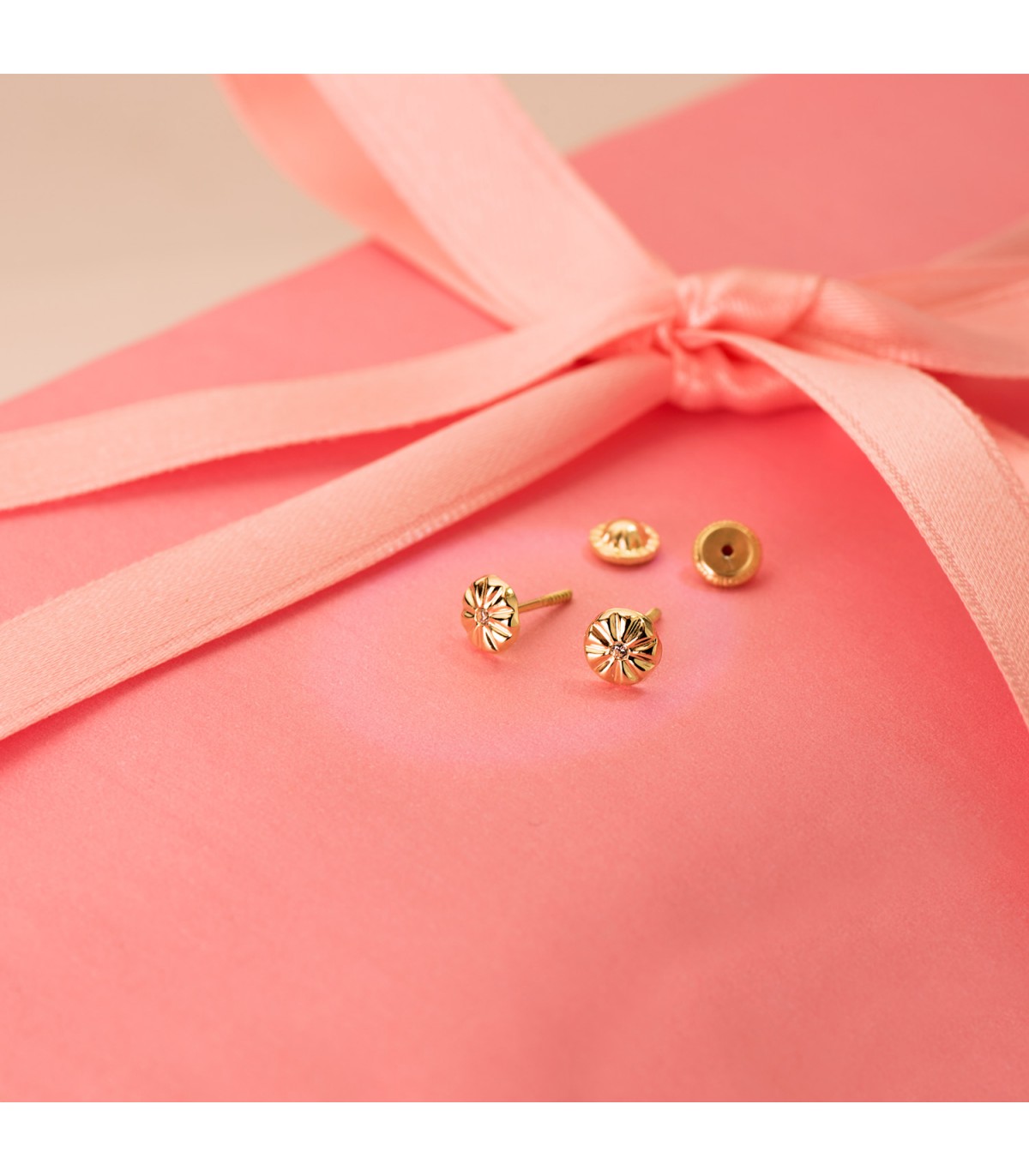 Clous d'oreilles fille Or 18K Ondes 5.5mm