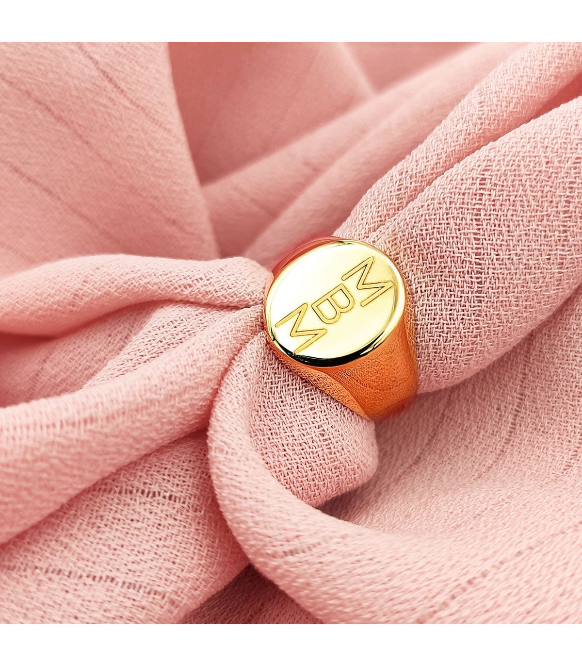 Ovaler Siegelring für Damen mit persönlicher Buchstaben Gravur, 18K | Ring 19598, online kaufen