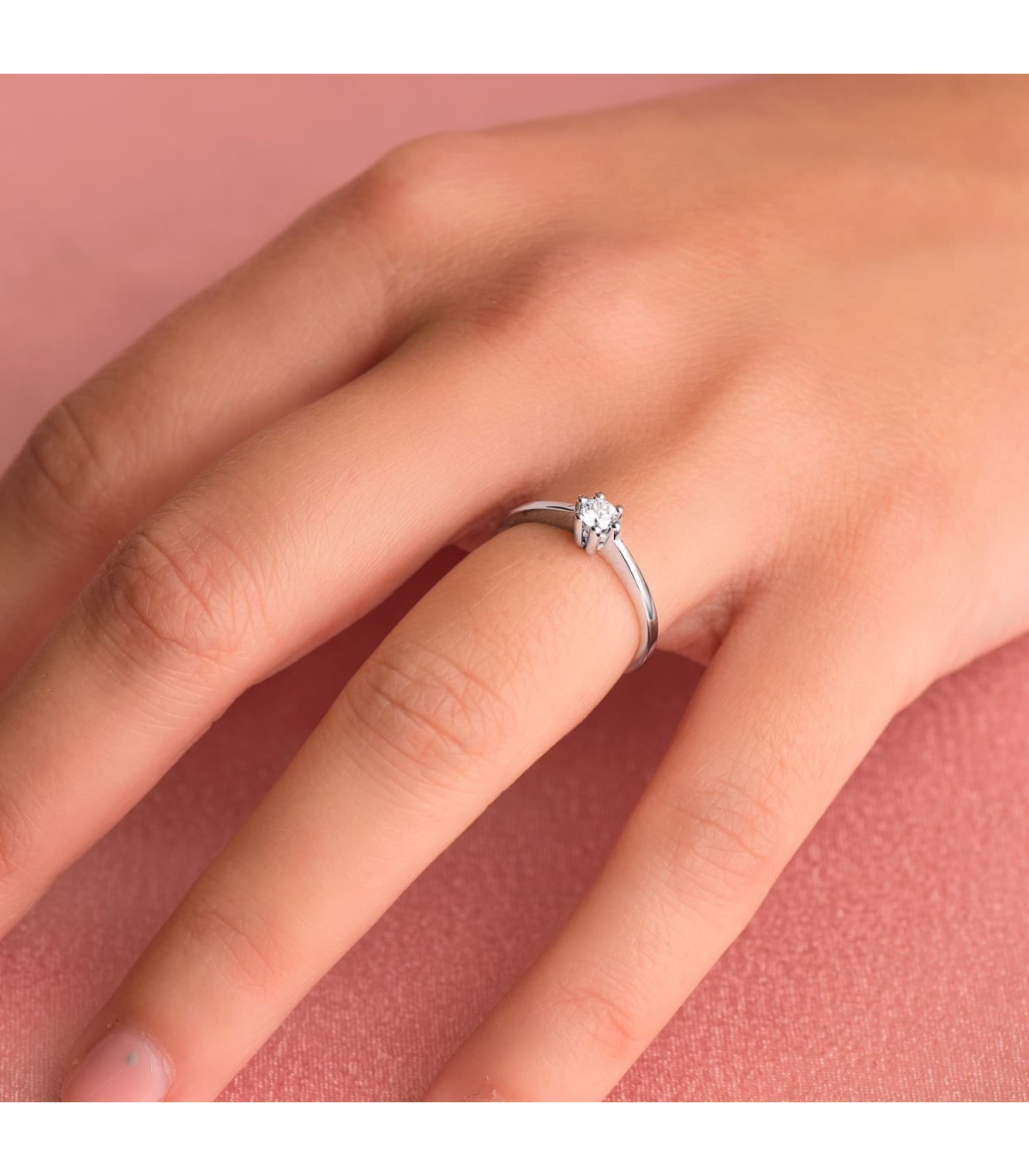 Anello solitario donna Grattia. Solitario diamante 0.150 ct oro bianco 750 millesimi.
