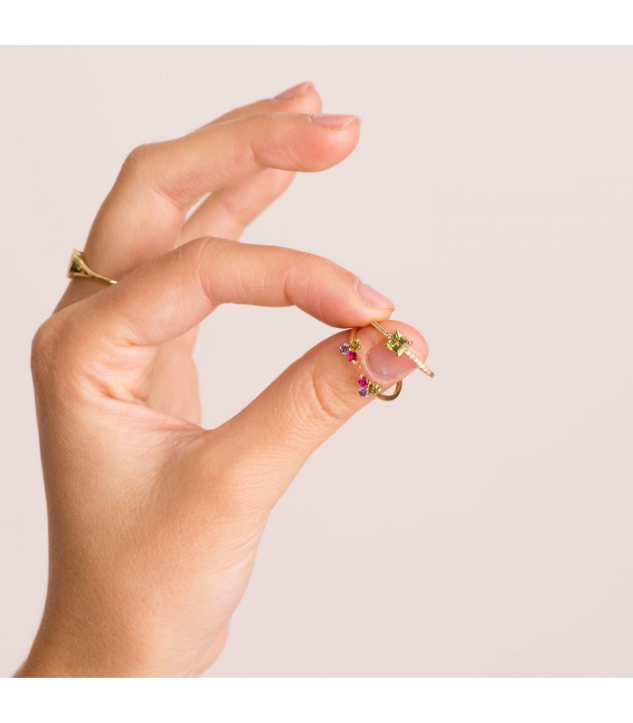 Anillo con piedra verde. Anillo de mujer con diamantes y piedra semipreciosa. Piedra olivina.