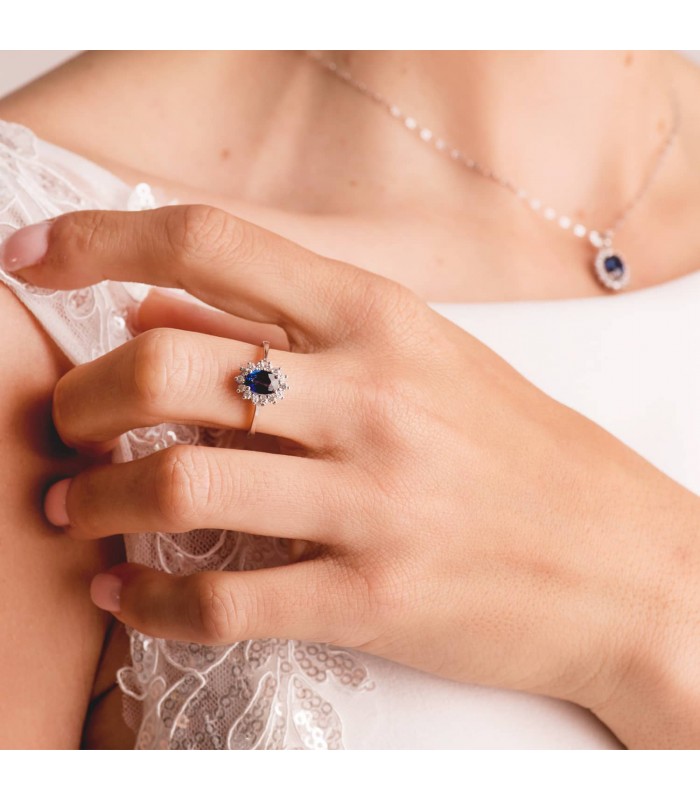 Ensemble bague de fiançailles et collier en saphir pour femme. Bijoux mariée.