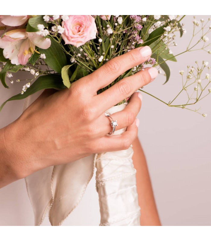Anillo de diamante Parisee en oro blanco de 18 kilates. 750/1000.