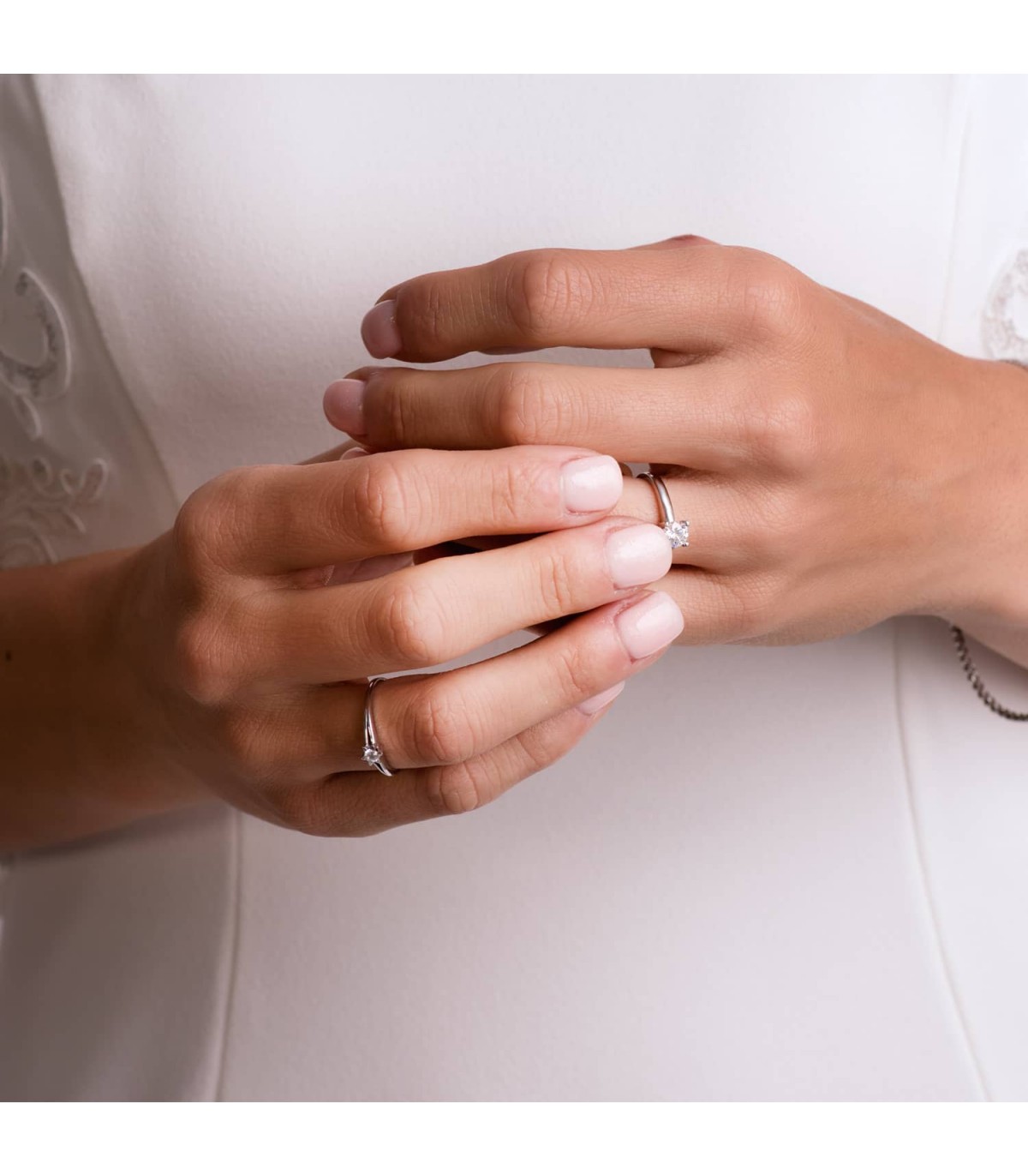 Bague solitaire femme Amalfi. Bague diamant or blanc 18 carats. Bijouterie en ligne.